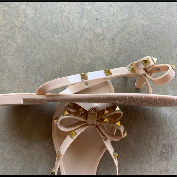 Cream + gold Rockstud Bow Beige Jelly Sandals NWOB - Picture 8 of 12